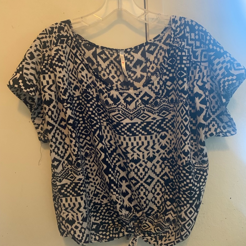 Short sleeve blouse crop top style